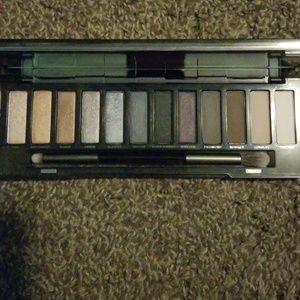 Urban Decay Makeup - Urban Decay Nake Smoky Eyeshadow palette Urban Decay Makeup - Urban Decay Nake Smoky Eyeshadow palette